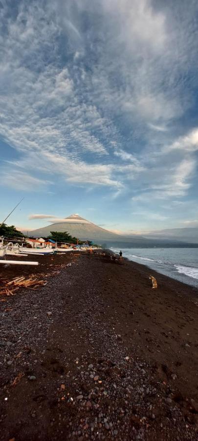 The Shooting Star Homestay Amed  Luaran gambar