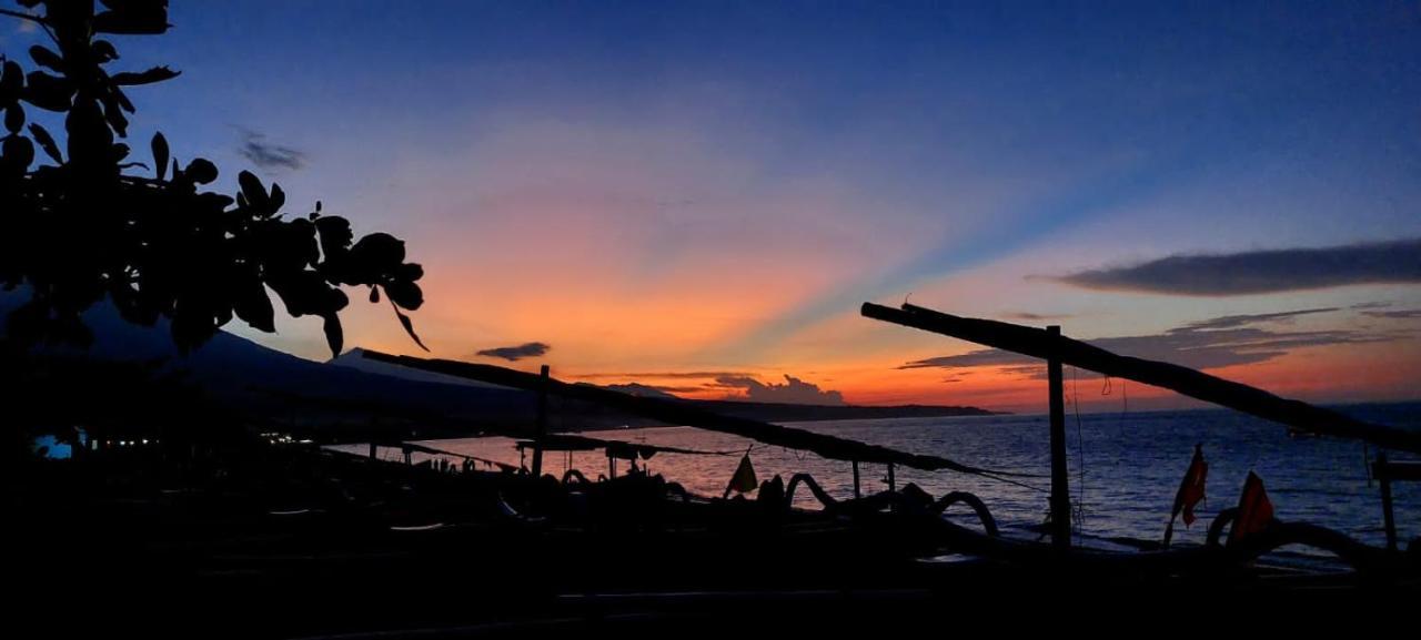 The Shooting Star Homestay Amed  Luaran gambar